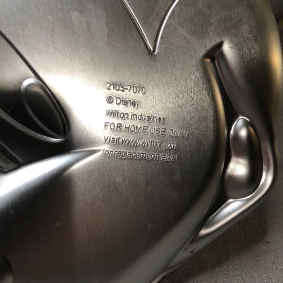 Wilton Mickey Mouse Head Cake Pan 12” - Picture 3 of 4